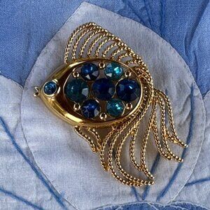 Vintage Napier Faux Sapphire & Aquamarine Fish Brooch Gold Tone